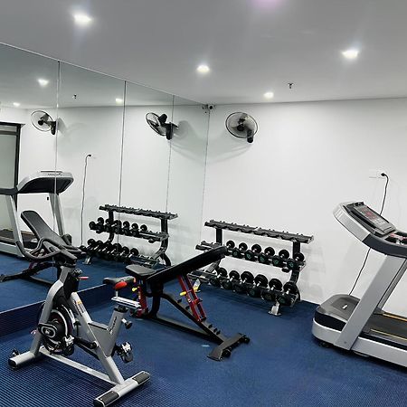 May De Ville Crown Hotel Ханой Екстер'єр фото A gym in a hotel