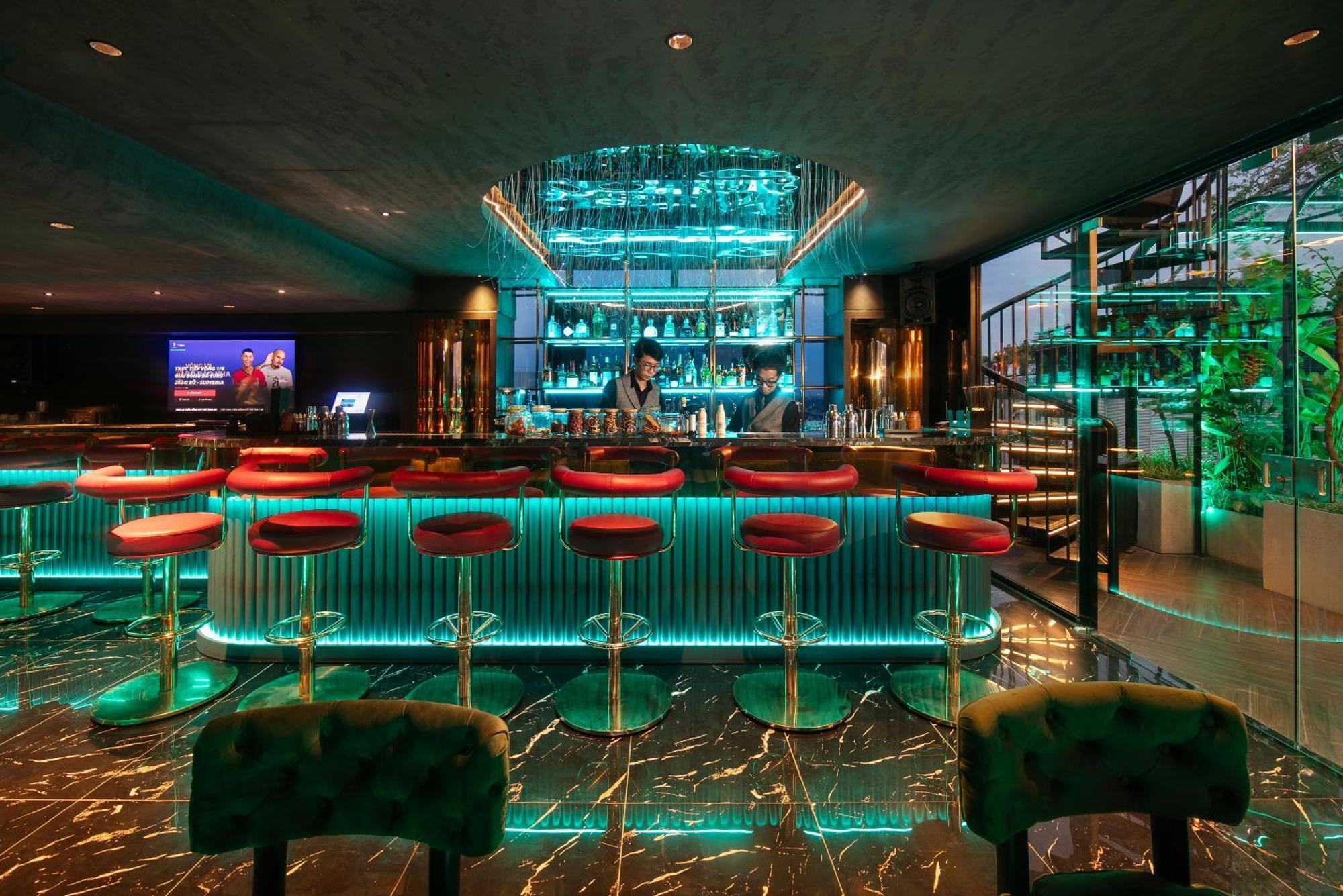 May De Ville Crown Hotel Ханой Екстер'єр фото The bar at the 101 bar