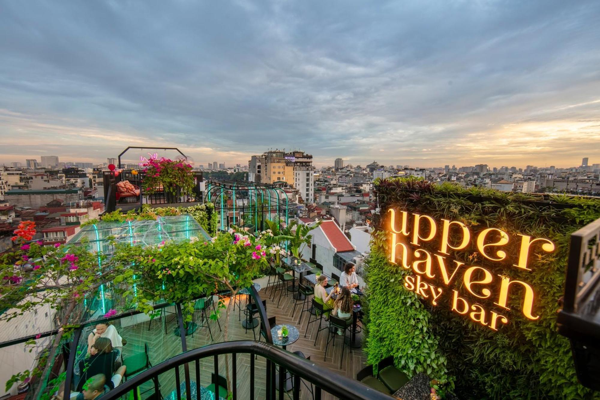 May De Ville Crown Hotel Ханой Екстер'єр фото Upper Haven Sky Bar