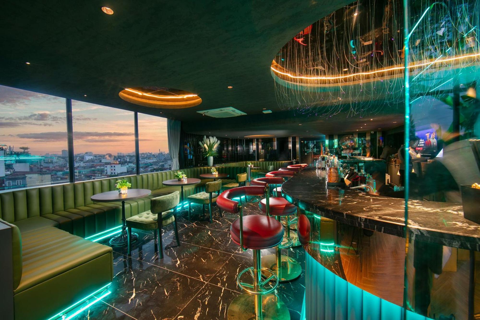 May De Ville Crown Hotel Ханой Екстер'єр фото The 360° Sky Bar