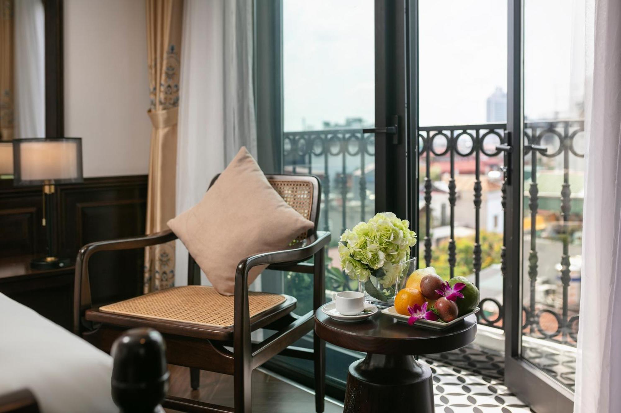 May De Ville Crown Hotel Ханой Екстер'єр фото Deluxe Suite