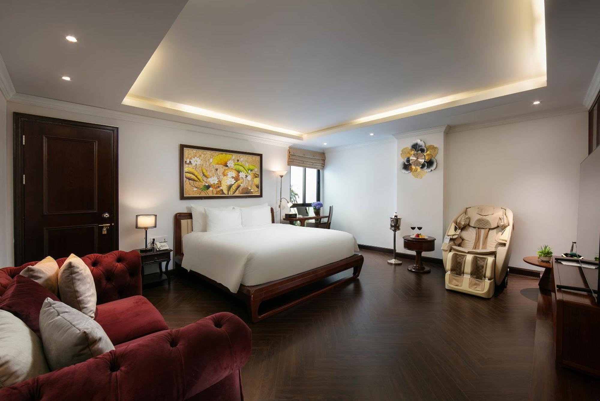 May De Ville Crown Hotel Ханой Екстер'єр фото A suite at the hotel