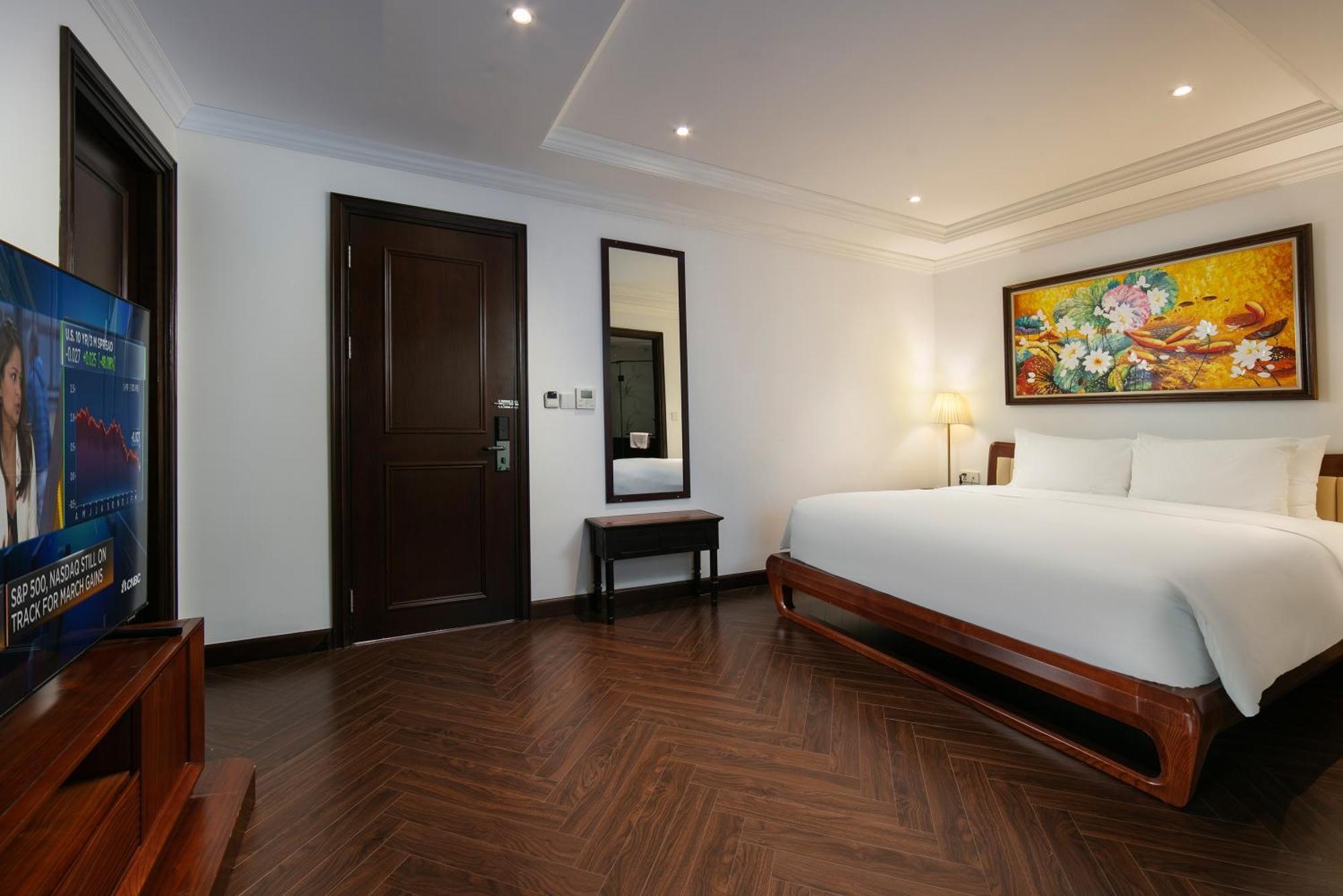 May De Ville Crown Hotel Ханой Екстер'єр фото Deluxe Room