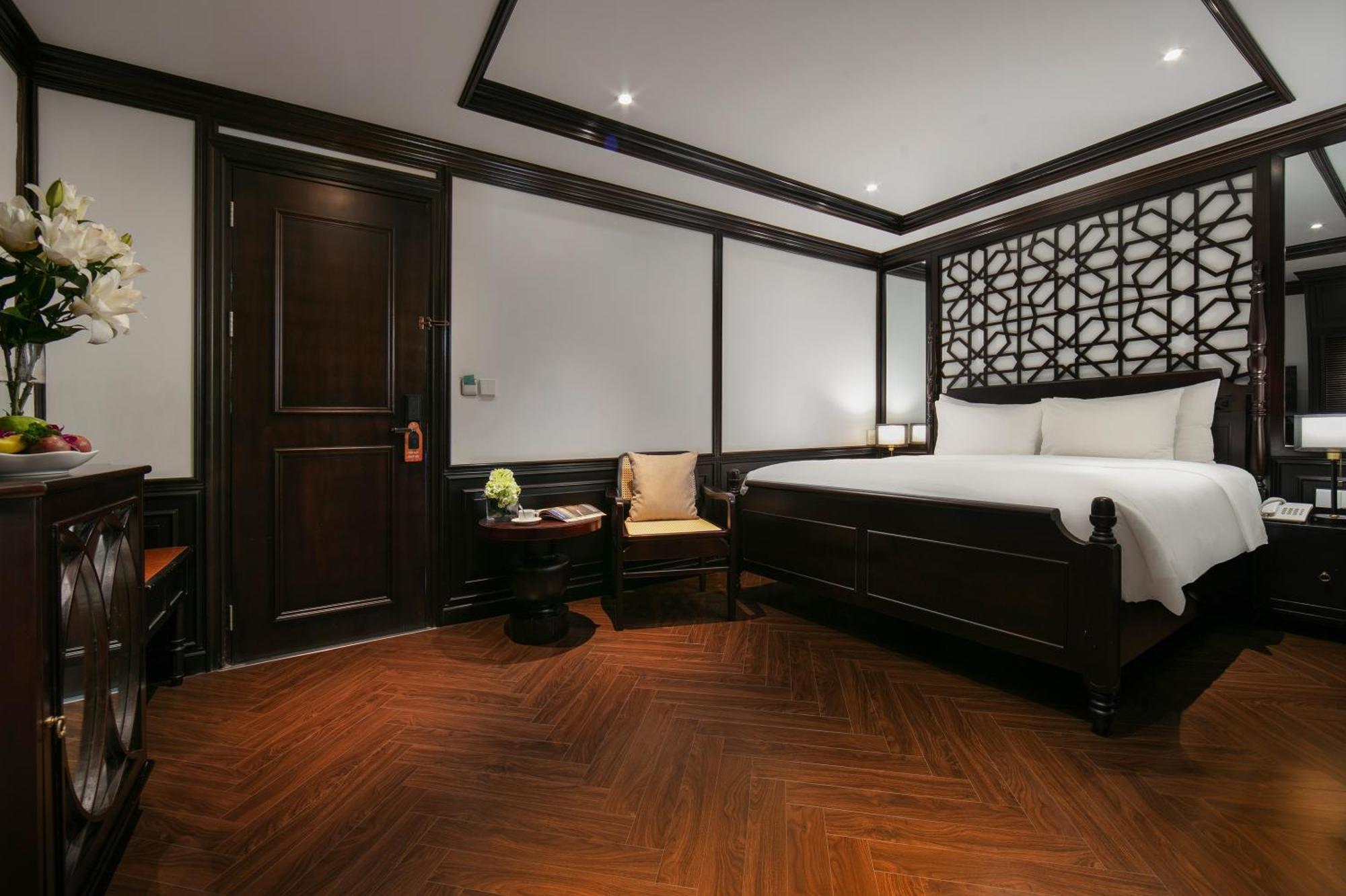 May De Ville Crown Hotel Ханой Екстер'єр фото Deluxe Suite