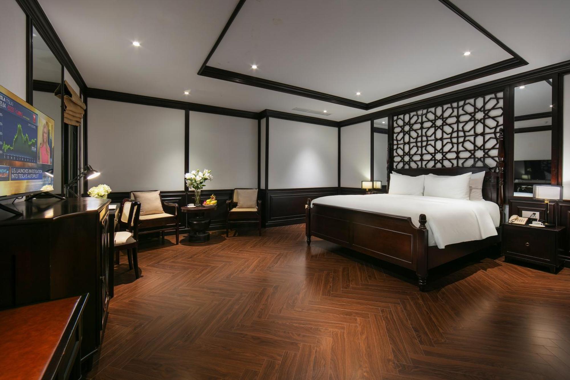 May De Ville Crown Hotel Ханой Екстер'єр фото Suite