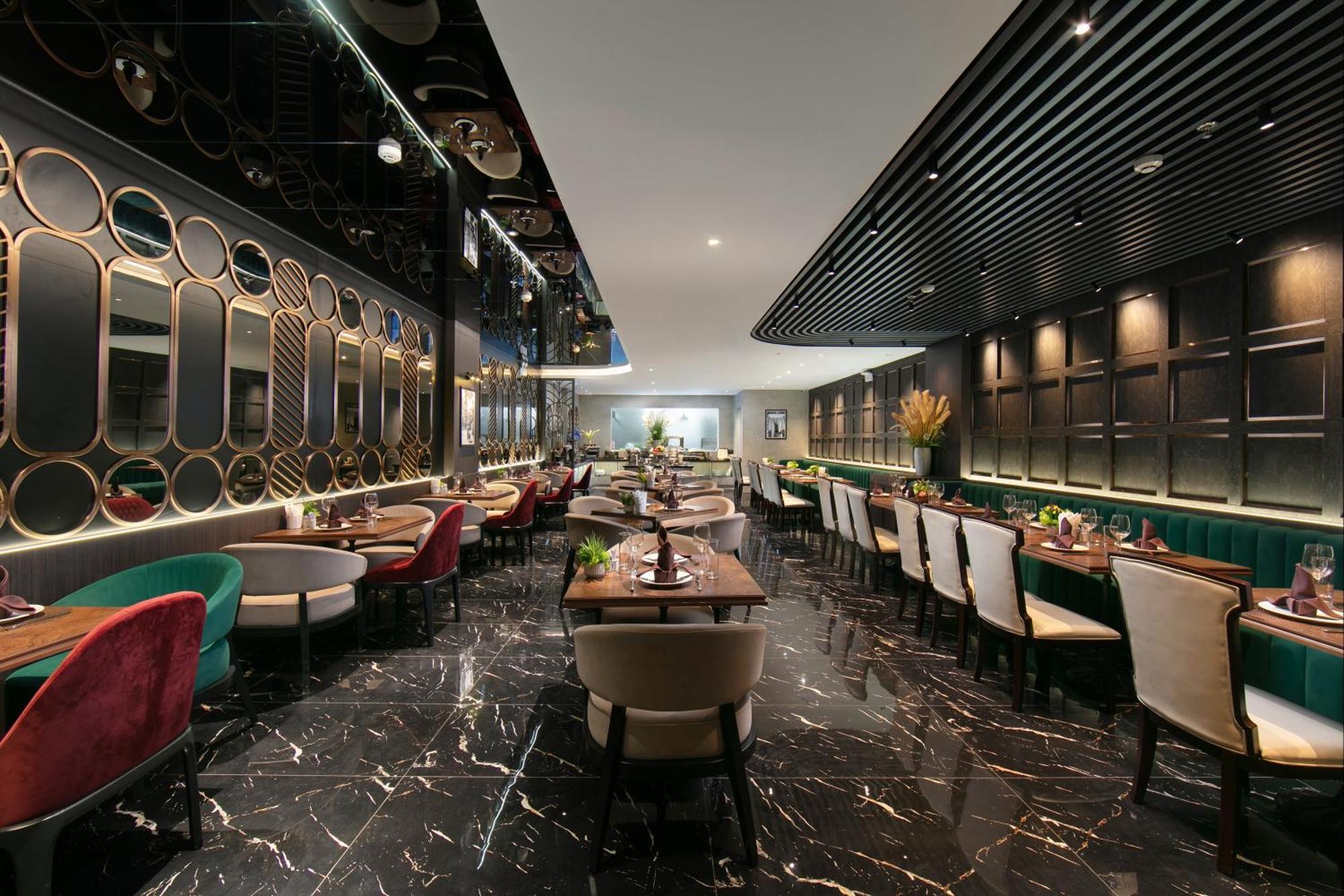 May De Ville Crown Hotel Ханой Екстер'єр фото 3D rendering of a restaurant interior