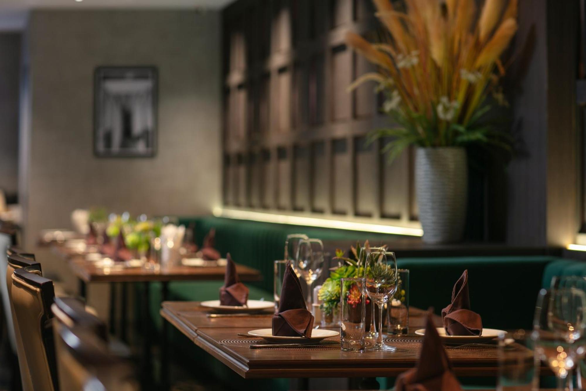 May De Ville Crown Hotel Ханой Екстер'єр фото The interior of the restaurant