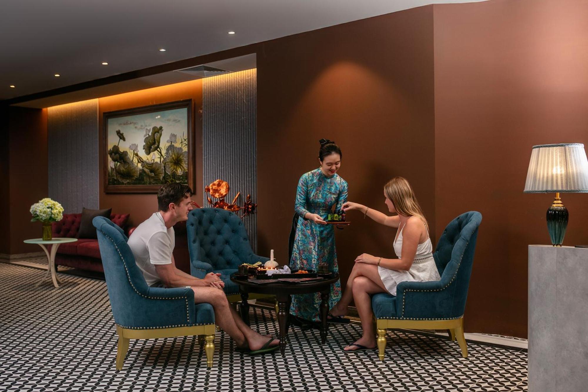 May De Ville Crown Hotel Ханой Екстер'єр фото The Club at Hong Kong International Airport