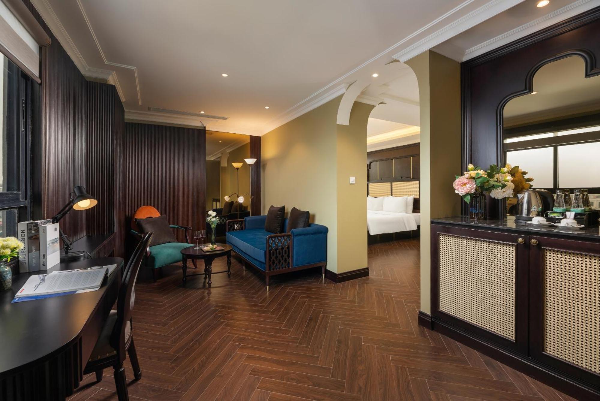 May De Ville Crown Hotel Ханой Екстер'єр фото Suite